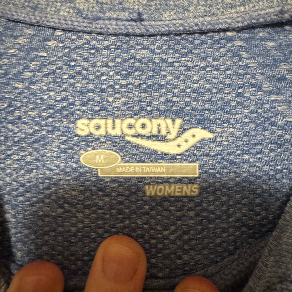 5/$55 !! 🔥 Saucony Heathered Blue Women's Top - Picture 2 of 3